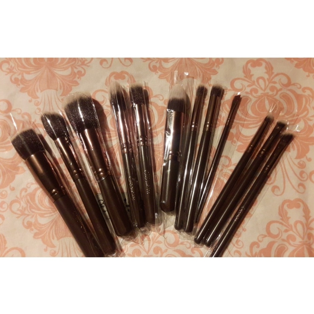 Makeup Brushes - Picture 3 of 4